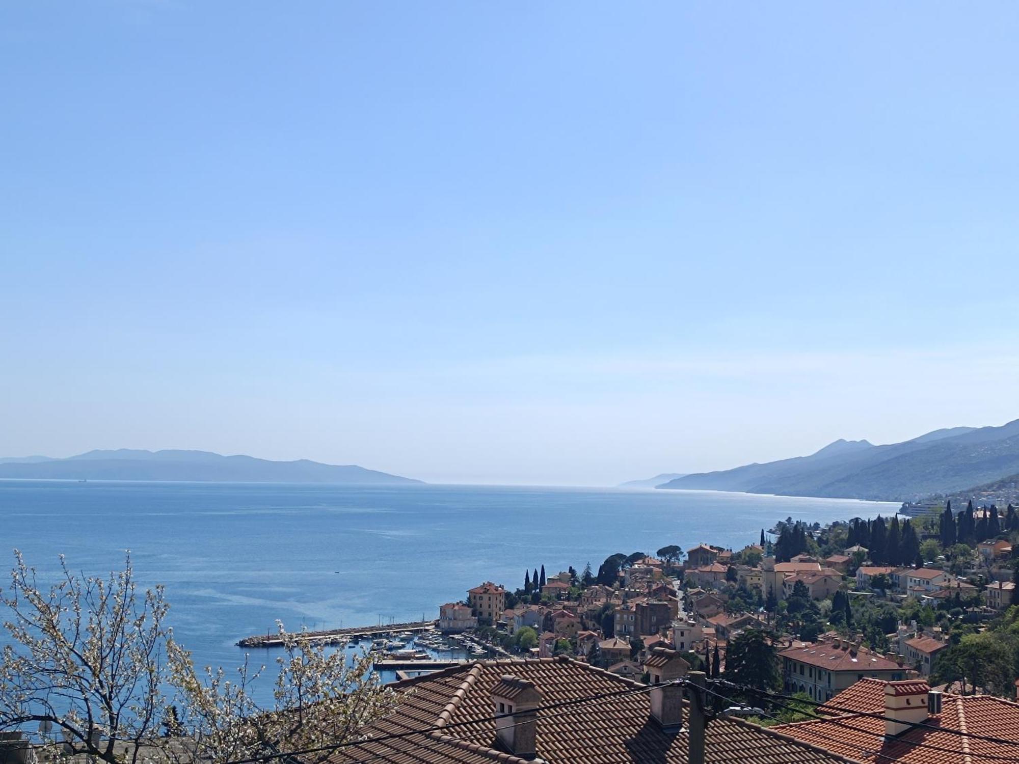Appartement Fenix - Stunning View, Great Location & Free Parking à Opatija Extérieur photo