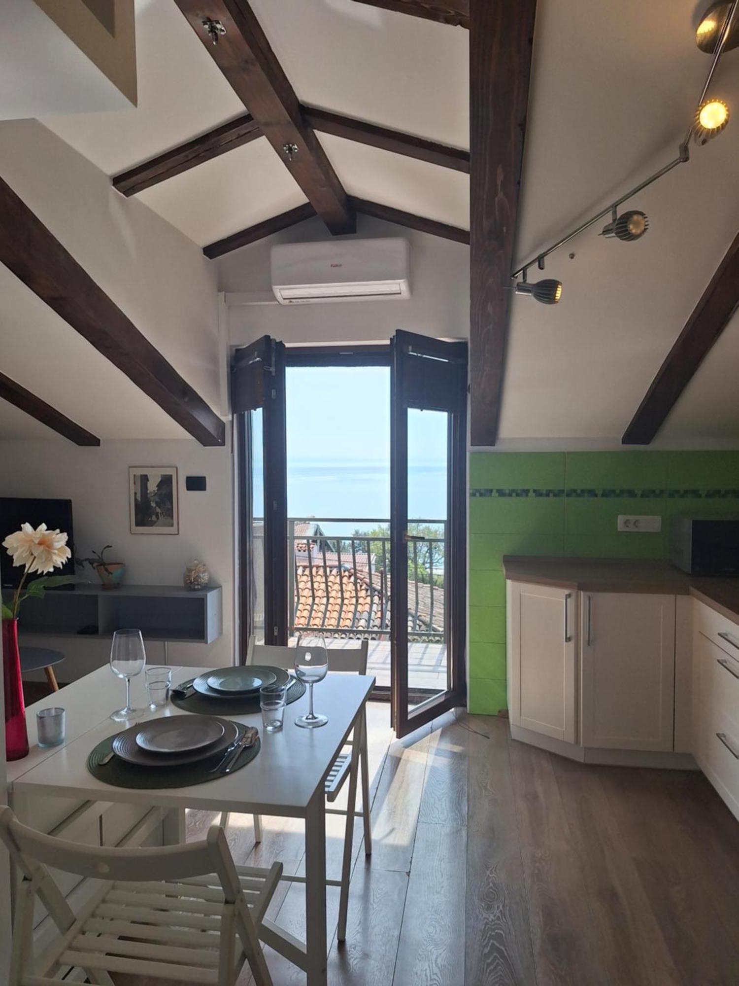 Appartement Fenix - Stunning View, Great Location & Free Parking à Opatija Extérieur photo